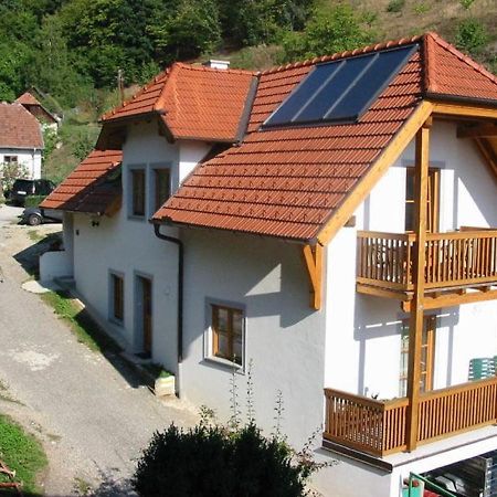 Weingut Und Ferienwohnung Pomassl Weissenkirchen in der Wachau Exterior photo